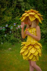 02-10-anette-bak-sorensen-the-yellow-flower-girl