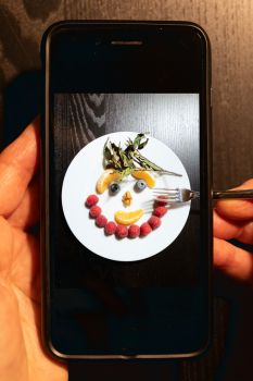 04-11-ulrich-hoelscher-breakfast